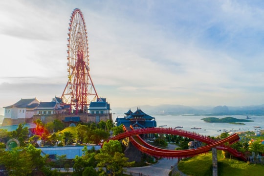 Tới Hạ Long đi đâu ngoài Vịnh kỳ quan?