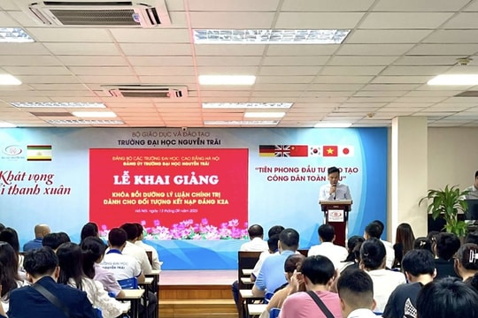 Trường Đại học Nguyễn Trãi tổ chức bồi dưỡng lý luận chính trị dành cho đối tượng kết nạp Đảng