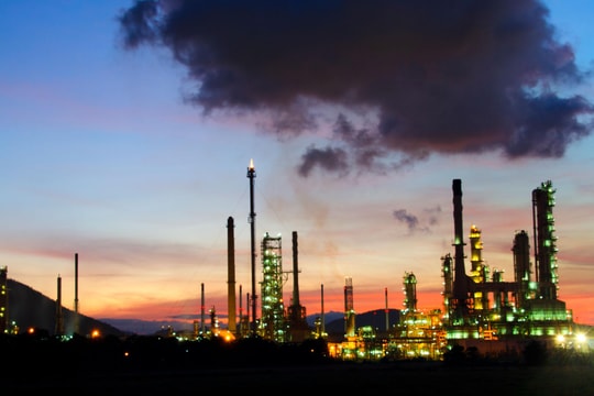 Khủng hoảng dầu mỏ phơi bày nghịch lý thị trường