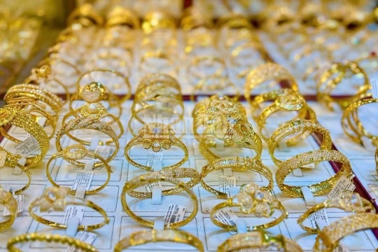 Giá vàng ngày 20/3: Giá vàng trong nước, thế giới chưa dừng đà "lao dốc"