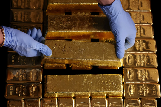 Nguyên nhân đằng sau "cú sập" mạnh của giá vàng