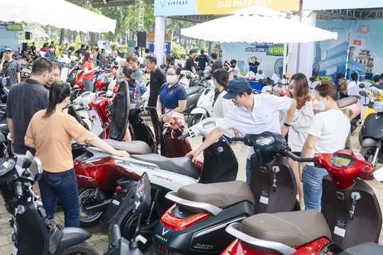 Thị trường xe máy Việt Nam giảm nhanh sự phụ thuộc vào xăng dầu