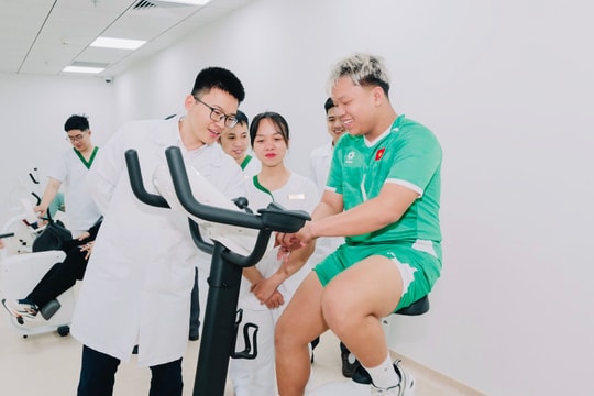 Vinmec cung cấp dịch vụ cứu thương chất lượng cao cho các trận đấu của đội tuyển bóng đá quốc gia