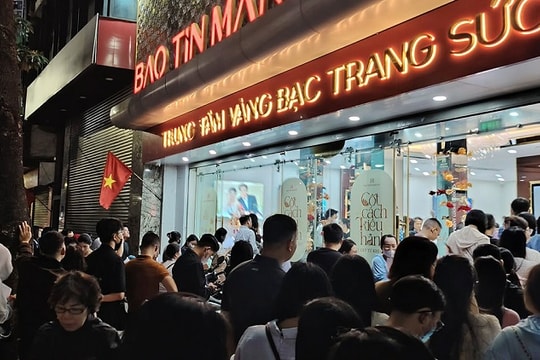 Mua vàng cầm “giấy hẹn”: Giữ "giá" hay giữ rủi ro?