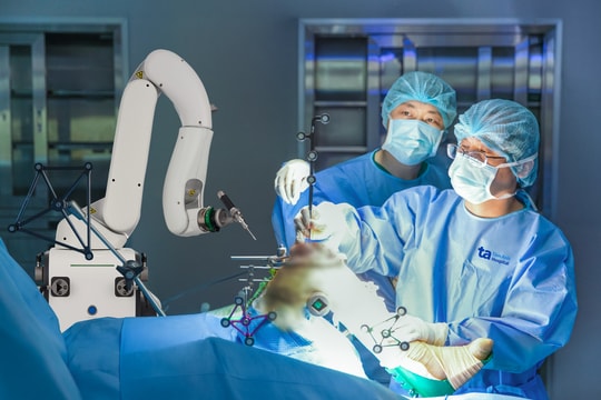 Việt Nam lần đầu có Robot AI thay khớp chuẩn xác tại Bệnh viện Tâm Anh