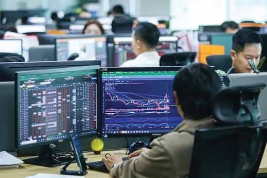 Khi nào dòng tiền lớn trở lại cổ phiếu?