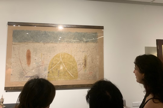 VAC kỷ niệm 3 năm bằng trưng bày “Thầm thì” giàu đối thoại liên thế hệ