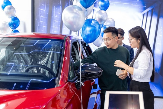 Cảnh giác trước những điều khoản bất lợi khi đặt cọc tiền mua ô tô