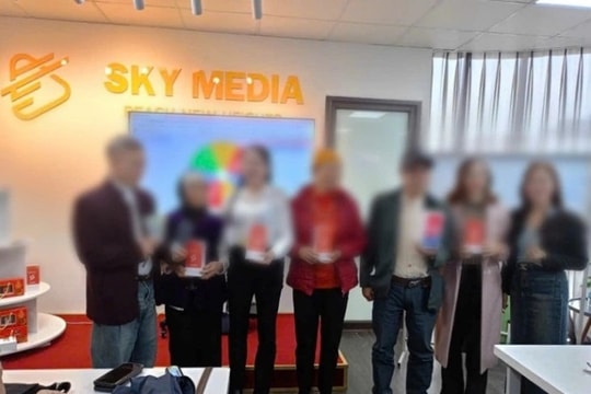 Chiếc điện thoại giá cao và cái bẫy đa cấp mang tên “Sky Media”