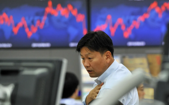 Chứng khoán Hàn Quốc dẫn đầu đà tăng tại châu Á, giá dầu lao dốc sau thỏa thuận ngừng bắn Mỹ - Iran