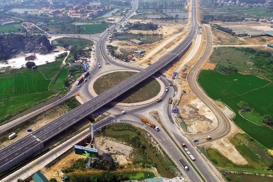 Triển vọng ngành xây dựng - đầu tư công vẫn duy trì tích cực