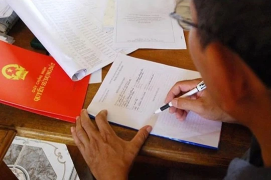 Nguy cơ rủi ro pháp lý từ hợp đồng đặt cọc công chứng