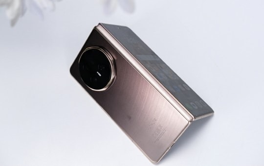 Honor Magic V5: Chiếc smartphone gập 'siêu mẫu' thay thế hoàn toàn máy tính bảng cho doanh nhân?