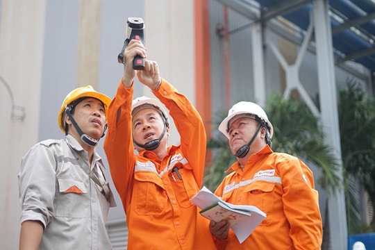 EVNHCMC đảm bảo cấp điện ổn định dịp lễ Giỗ Tổ Hùng Vương, 30-4 và 1-5