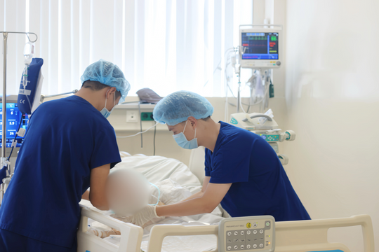 Vinmec Phú Quốc cứu sống bé trai Trung Quốc đuối nước ngưng tim 7 phút