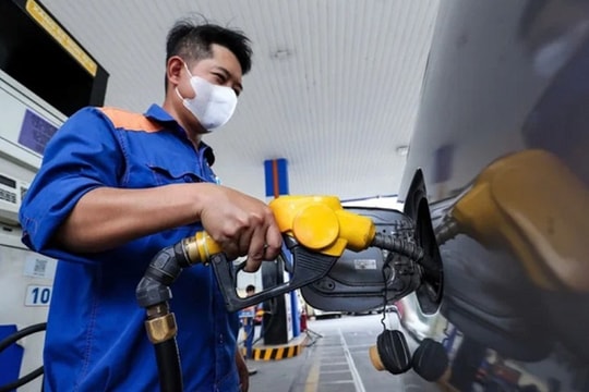 Từ chính sách thuế xăng dầu đến tư duy quản trị mới