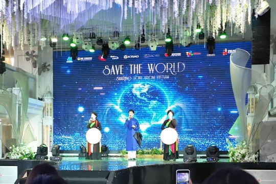 Từ hành lang bệnh viện đến dự án cộng đồng "Save The World”