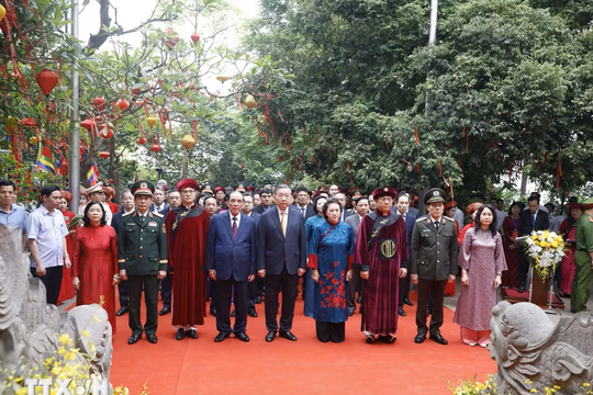 Tổng Bí thư, Chủ tịch nước Tô Lâm dâng hương tưởng niệm các vua Hùng