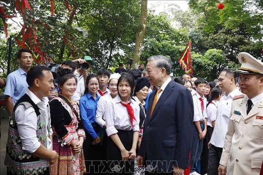 Tổng Bí thư, Chủ tịch nước Tô Lâm gặp gỡ, nói chuyện với bà con tại Đền Hùng
