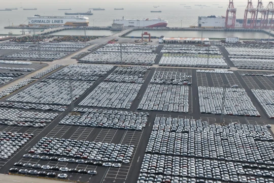 'Công xưởng thế giới' Trung Quốc bắt đầu rạn nứt vì chiến tranh Iran