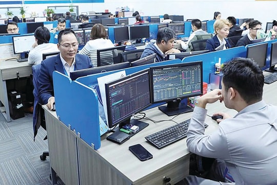 Đón cơ hội từ cổ phiếu đầu tư công