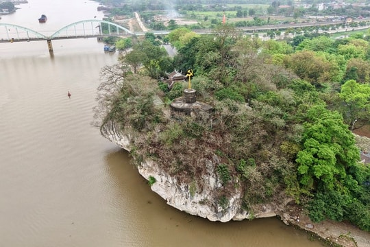 “Bảo tàng văn học” hơn 700 năm trên Dục Thúy Sơn
