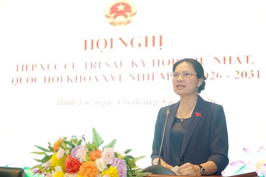 Phó Chủ tịch - Tổng Thư ký Ủy ban Trung ương MTTQ Việt Nam Hà Thị Nga tiếp xúc cử tri xã Bình Lư, tỉnh Lai Châu