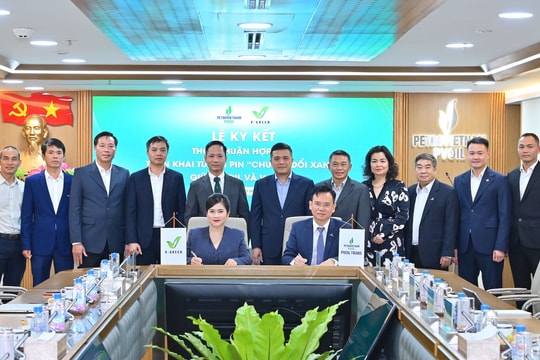V-Green hợp tác triển khai hơn 3.000 tủ đổi pin xe máy điện tại hệ thống cửa hàng xăng dầu Pvoil