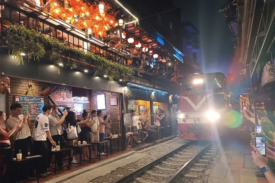 Cho thuê vỉa hè Hà Nội: Cần một cách quản trị đô thị mới