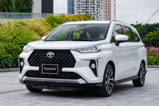 Veloz Cross bất ngờ vươn lên dẫn đầu mảng xe xăng