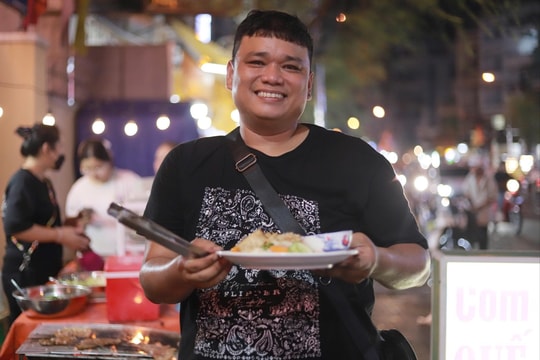 Giám đốc ở TP.HCM bỏ việc, 'hồi sinh' quán cơm tấm của mẹ sau 14 năm
