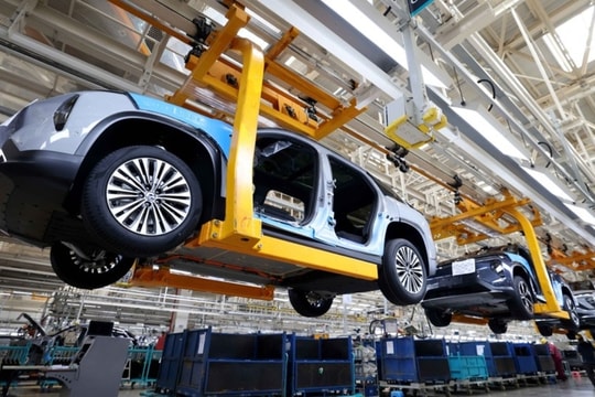 Các hãng xe toàn cầu xoay trục chuỗi cung ứng xe điện