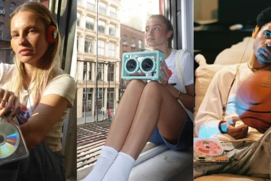 Gen Z kéo “công nghệ cổ điển” trở lại: Từ điện thoại nắp gập đến máy nghe CD, một thị trường tỷ USD đang hồi sinh