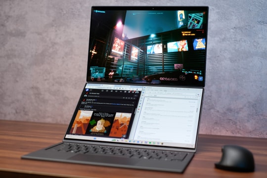 ASUS ra mắt mẫu laptop hai màn hình cho doanh nhân