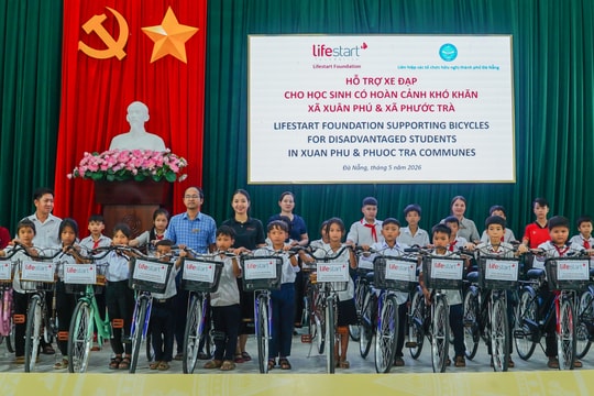 Lifestart Foundation tặng xe đạp cho 50 em học sinh tại thành phố Đà Nẵng