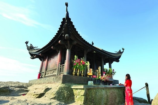 Mừng Phật đản - Hòa thượng Thích Thanh Quyết bình thơ Hồng Gai