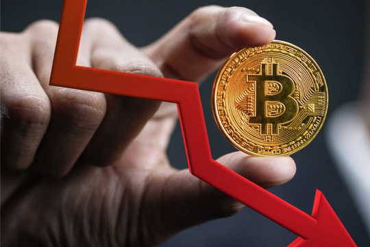 Bitcoin lao dốc về đáy 2 tháng, gần 1,5 tỷ USD bị “thổi bay” trong làn sóng bán tháo