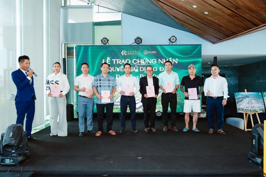 Trao Giấy chứng nhận quyền sử dụng đất cho khách hàng dự án Đà Nẵng Rise City