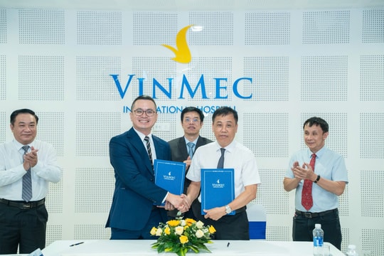 Bệnh viện Trung ương Huế chuyển giao kỹ thuật ghép thận cho Vinmec Nha Trang