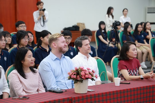 Nhà xuất bản Giáo dục Việt Nam và Efekta Education kiểm thử bộ sách tiếng Anh ứng dụng trí tuệ nhân tạo dành cho học sinh