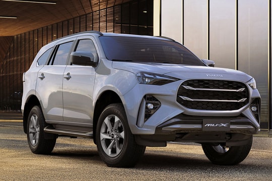 Xe “siêu ế” Isuzu mu-X giảm giá hơn 100 triệu đẩy hàng tồn