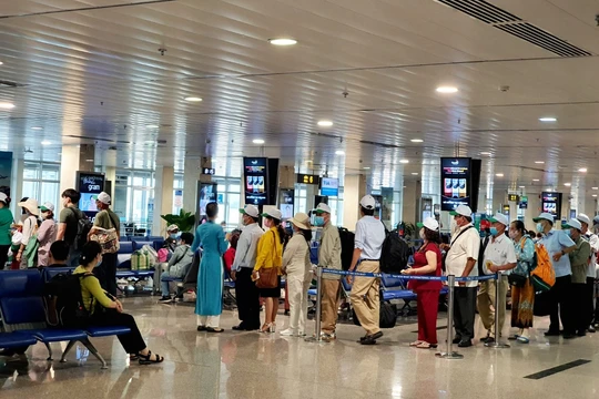 Chậm chuyến 4 giờ do lỗi hãng bay: Từ 1/7, hành khách được quyền đòi lại toàn bộ tiền vé