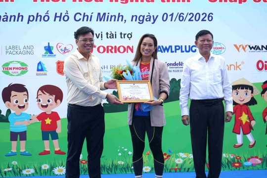 Hơn 1.700 phần quà được trao tới trẻ em khó khăn trong Tháng hành động vì trẻ em