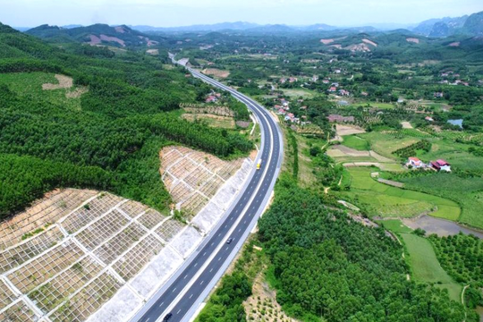 Hạ tầng cao tốc tăng tốc về đích