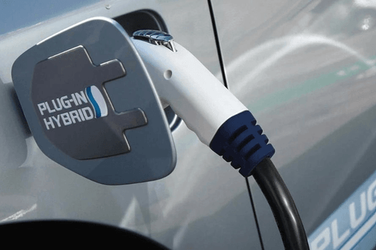 Điều gì biến PHEV trở thành dòng xe “khát” xăng?