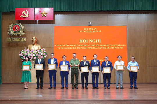 Vinachem được Cục An ninh kinh tế, Bộ Công an khen thưởng trong phong trào toàn dân bảo vệ an ninh Tổ quốc