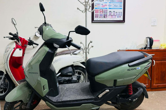 Honda Icon e: giảm giá một nửa, khách mua xe ngày đầu cay đắng