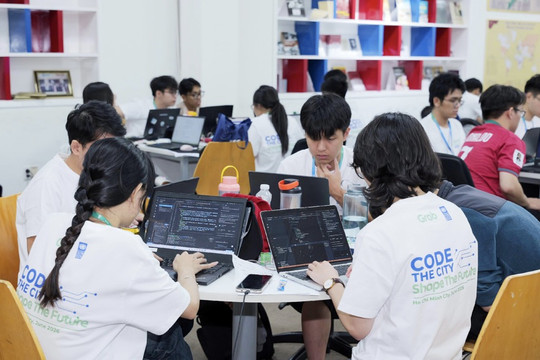 Thanh niên sáng tạo giải pháp số cho đô thị xanh và giao thông tiếp cận tại GRAB the Future Hackathon 2026