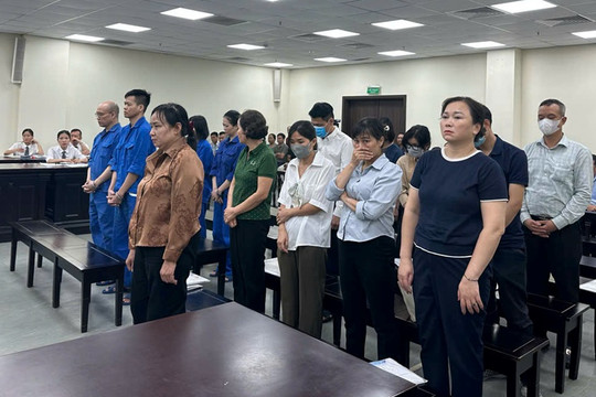 Thấy gì từ vụ “chạy” giấy phép 686 cơ sở y, dược tư nhân?