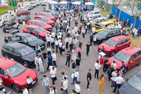 Thị trường ô tô bùng nổ “cán mốc” 350.000 xe